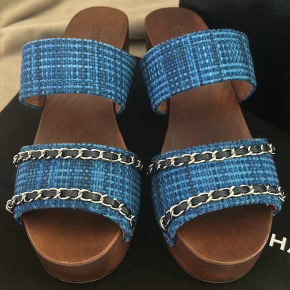 Chanel Navy Blue Tweed wooden Platform sandals with chain Embellishments - Picture 2 of 9